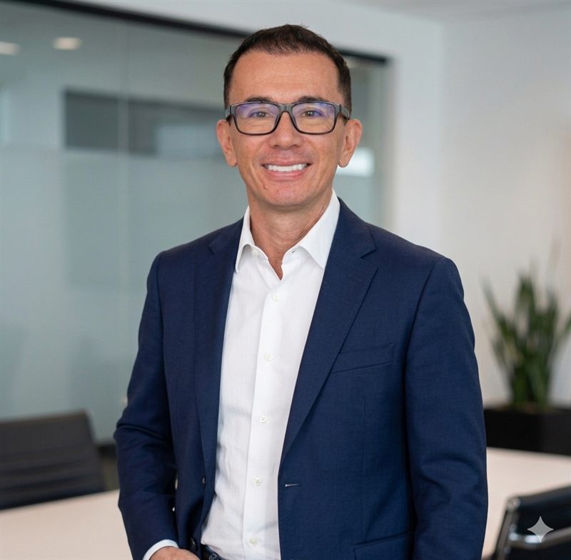 Julián Esquivel — Fundador de VTA Learning
